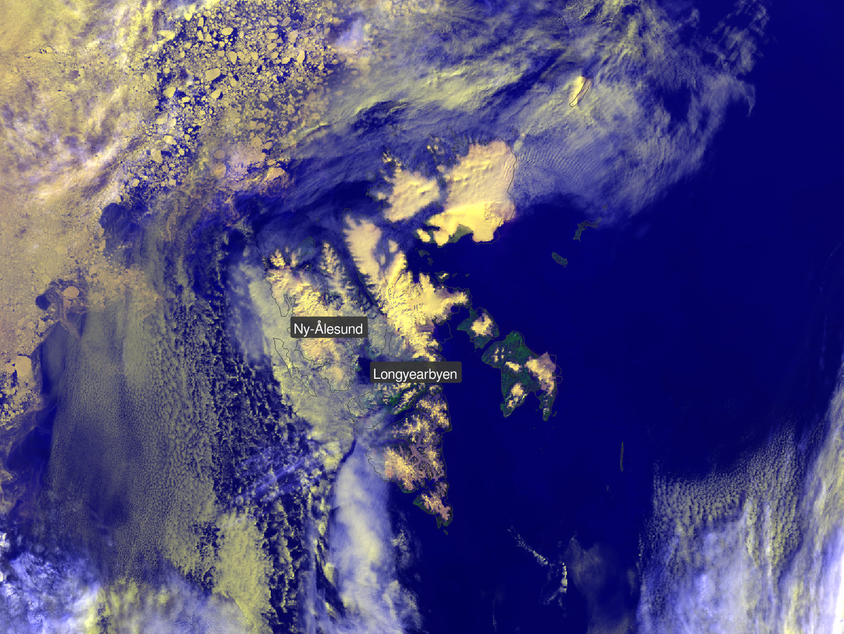 Satelittbilde over Svalbard i dag, tirsdag.