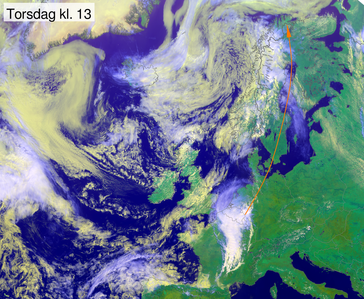 Satellittbilde som viser skyer over Europa nå. Pil som viser hvor nedbørområdet er på vei.